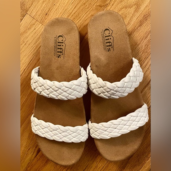 Cliffs by White Mountain - Picture 2 of 4